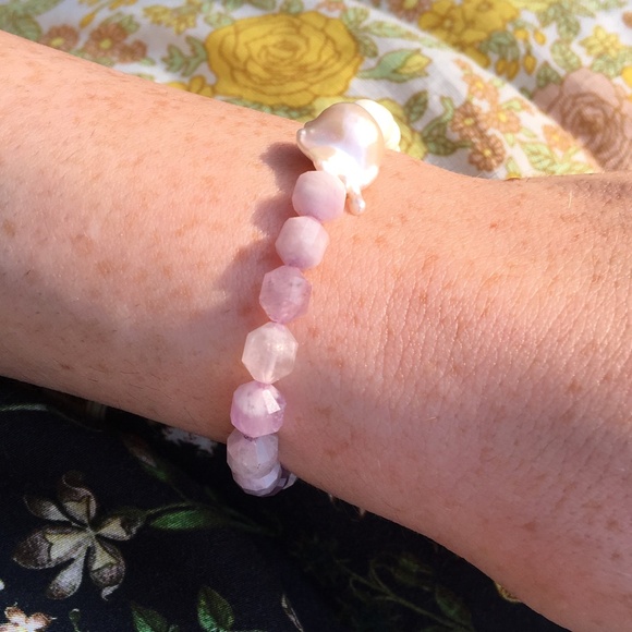 Baroque pearl, amethyst, ametrine, lemon chrysoprase stretch bracelet handmade - Picture 8 of 8